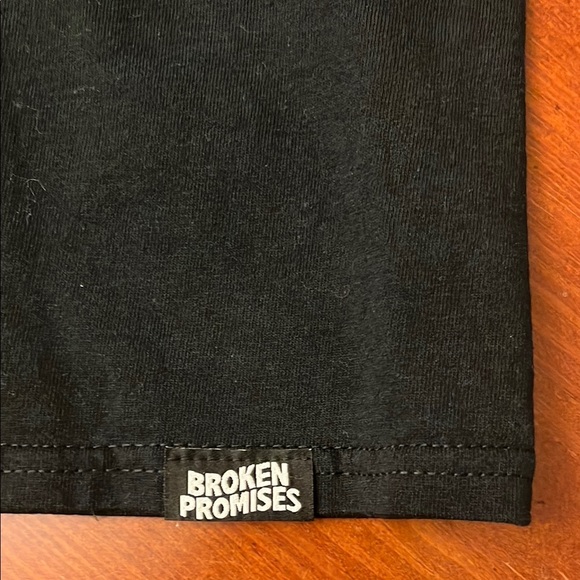 Broken Promises Long Sleeve Graphic Tee Medium Black - Picture 10 of 10